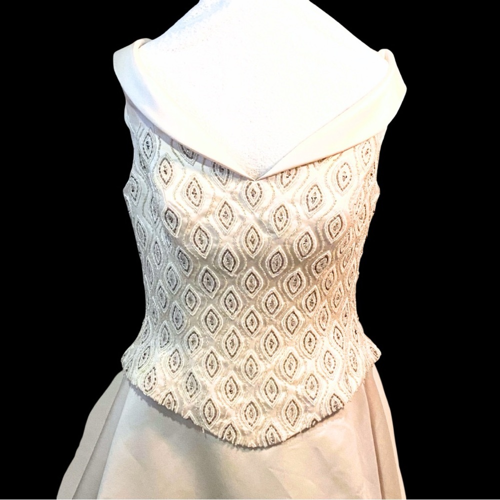 Wedding dress Anjolique with beaded corset and full train - Picture 2 of 5